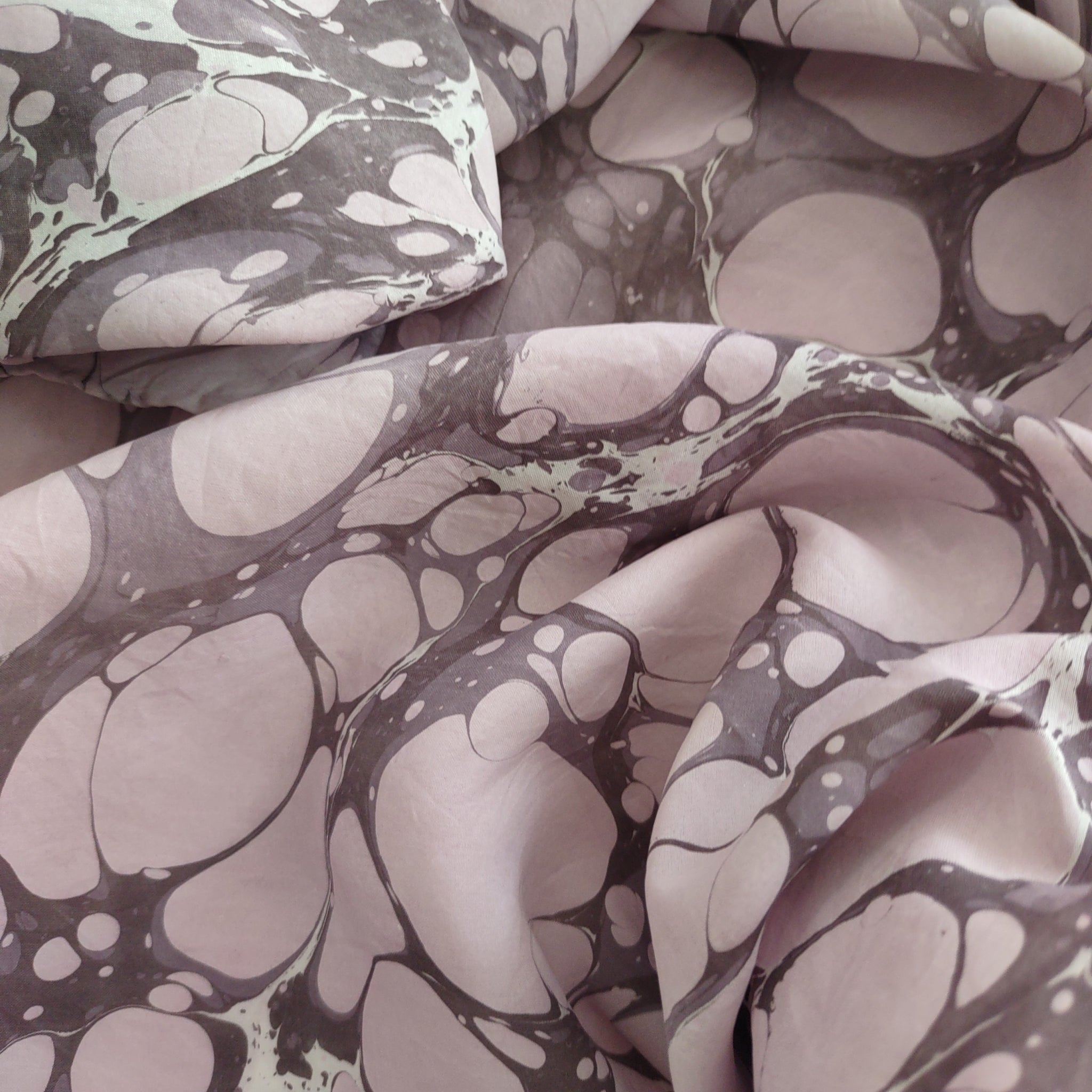 NEW 22"22" MARBLED SILK SCARF Lavender
