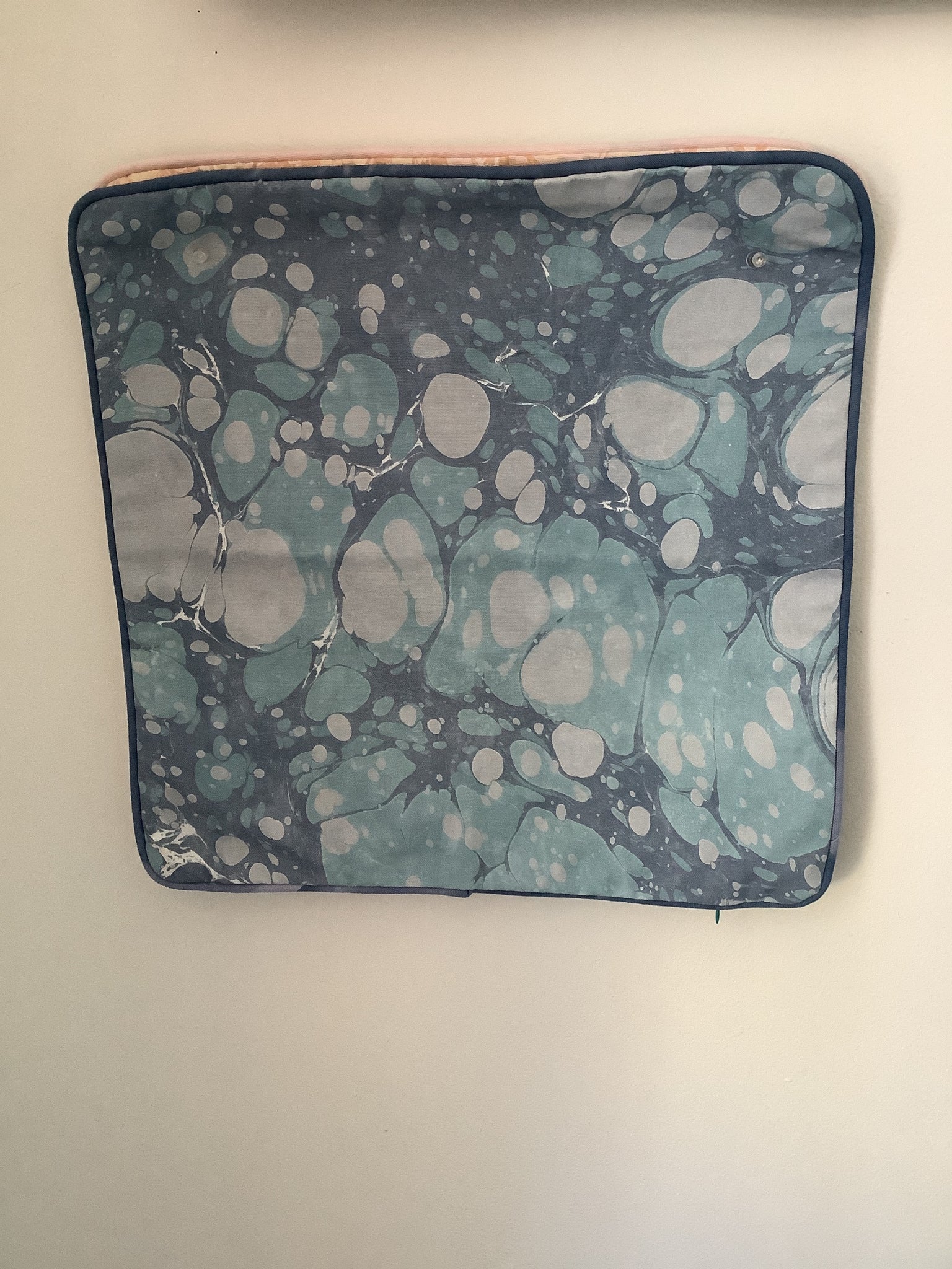 BASE 18” x 18”
